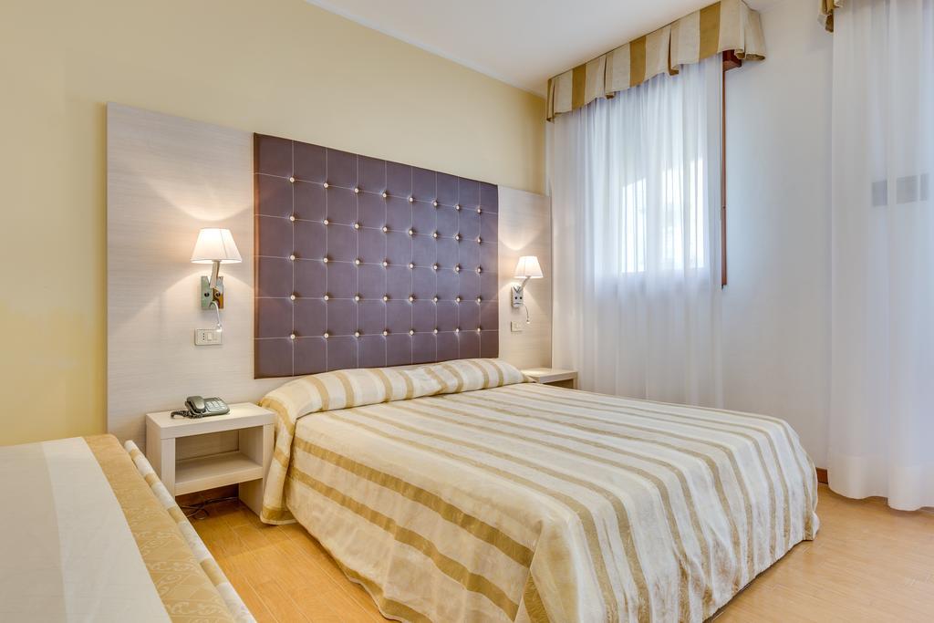 Hotel Ambassador Caorle Esterno foto
